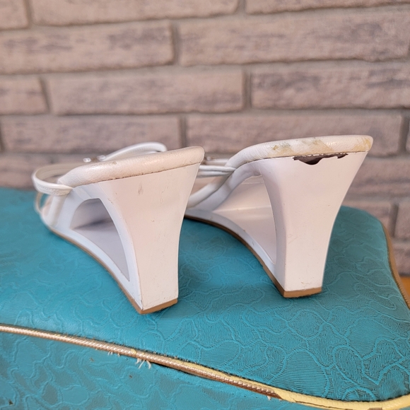 00s white strappy wedge sandals - Picture 6 of 6
